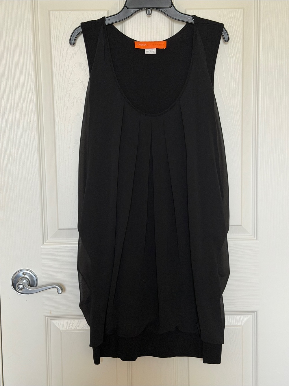 Black Sleeveless Pleated Dress